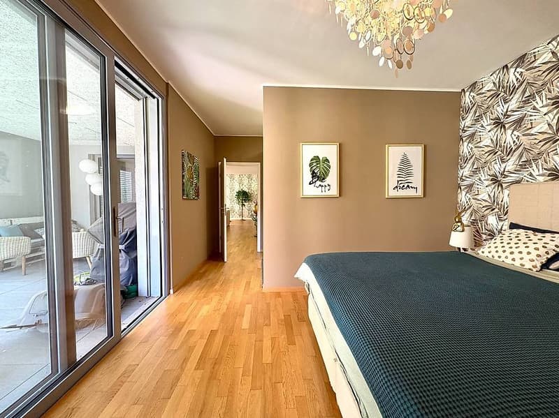 Furnished with large garden, close to the station (8)