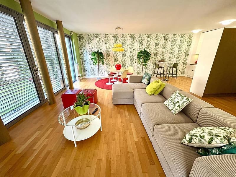 Furnished with large garden, close to the station (4)