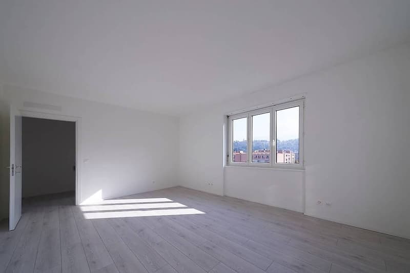 Attic, spacious and bright in the center of Chiasso (3)