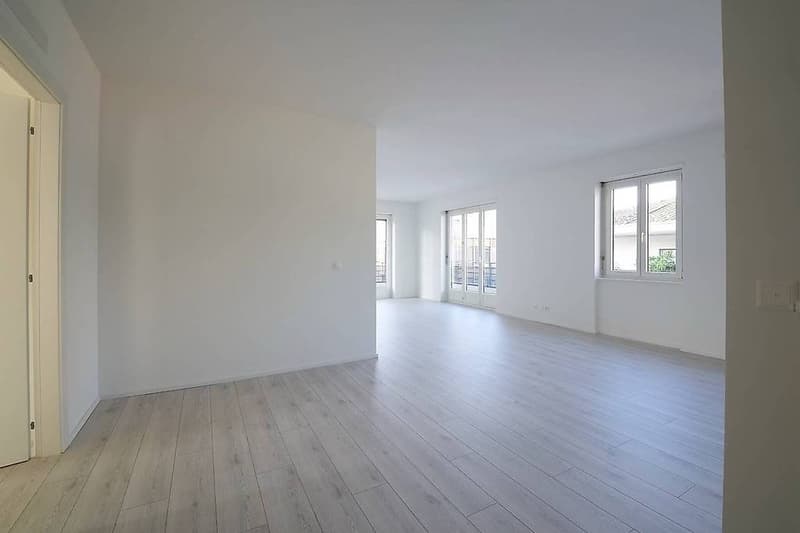 Attic, spacious and bright in the center of Chiasso (1)