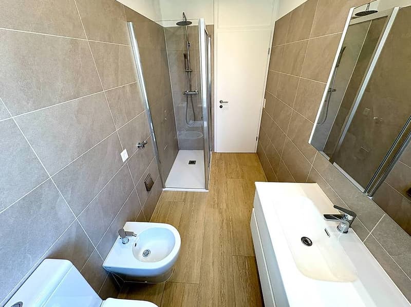 Completely renovated, close to the station (7)