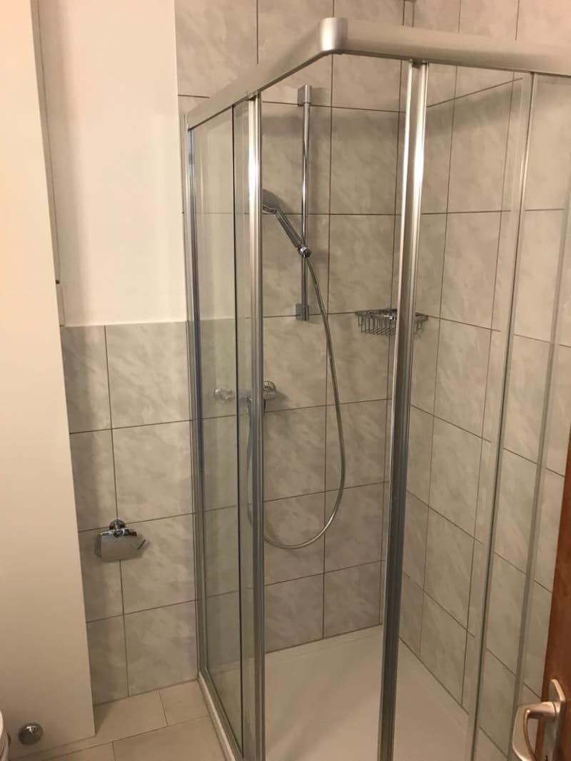 shower stall, shower head, tiled walls, open shower