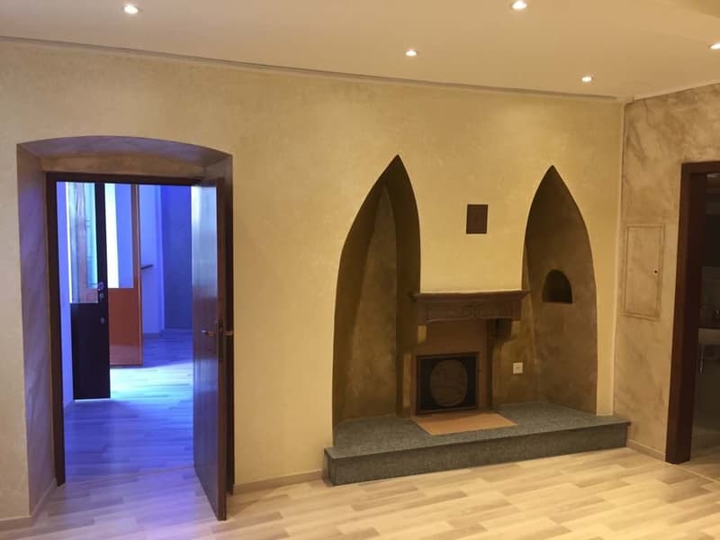 Storica casa plurifamiliare con 3 appartamenti in Piazza Grande, Riva San Vitale (3)
