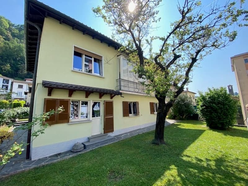 Charming single-family house in Mendrisio with private garden (1)