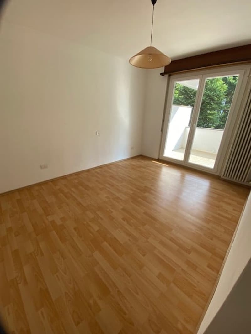 Appartamento 3.5 locali con balcone e vista panoramica a Faido (8)