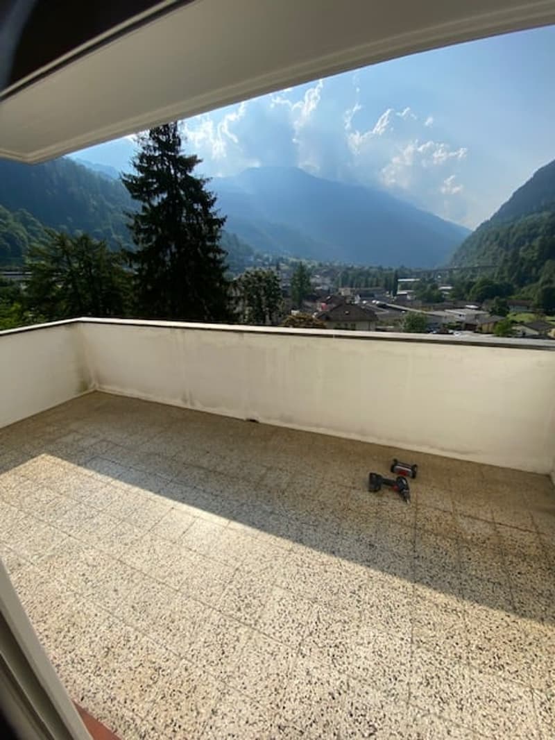 Appartamento 3.5 locali con balcone e vista panoramica a Faido (2)