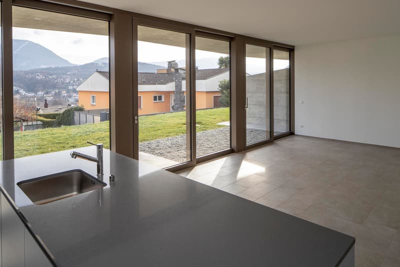 Grande casa in posizione tranquilla a Gravesano (4)