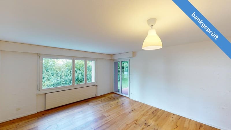 Wohnzimmer mit direktem Zugang zum gedeckten Sitzplatz