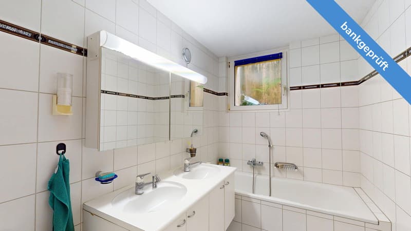 Bad mit Badewanne
