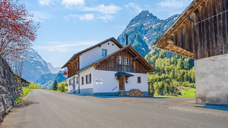 aussen mit Strasse.jpg