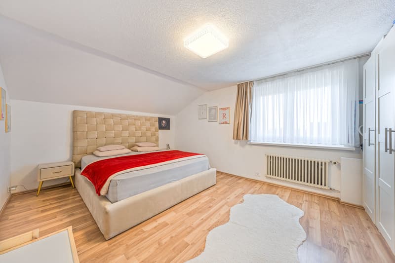 Attraktives Haus mit viel Platz und Charme (6)