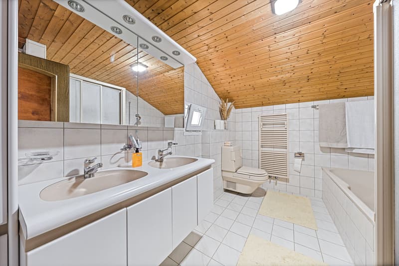 Attraktives Haus mit viel Platz und Charme (11)