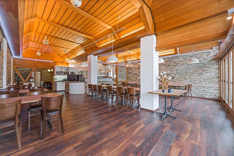 Ristorante affascinante con terrazza (1)