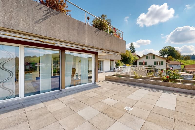 Grosszügige Wohnung mit grosser Terrasse (2)