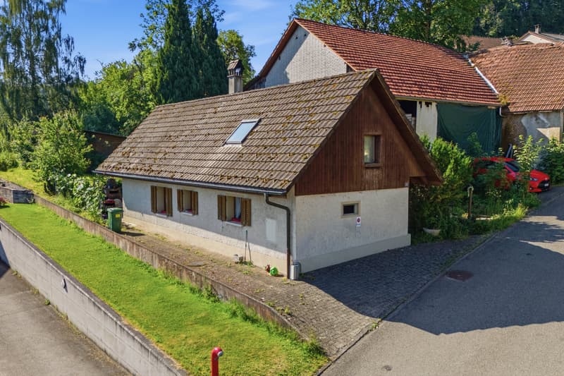 Old building with charm and potential (9)