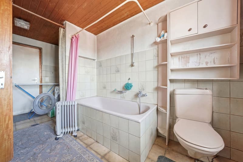 Old building with charm and potential (5)
