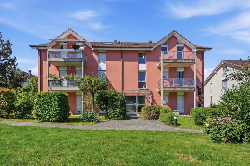 Charming Maisonette Apartment with Far-Reaching Views (1)