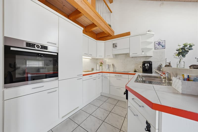 Charming Maisonette Apartment with Far-Reaching Views (11)
