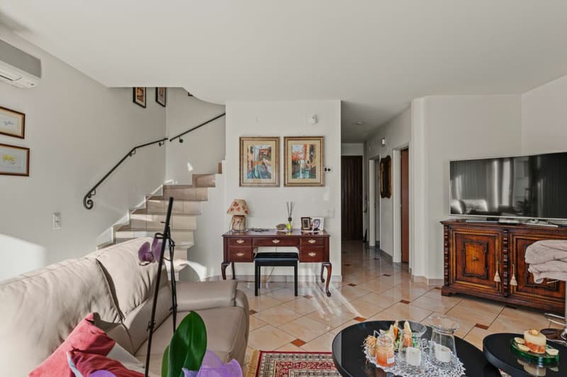 Cozy Townhouse with Garden and Pool Area (2)