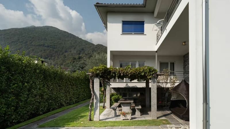 Schöne Doppelhaushälfte mit Pool - Sementina (3)
