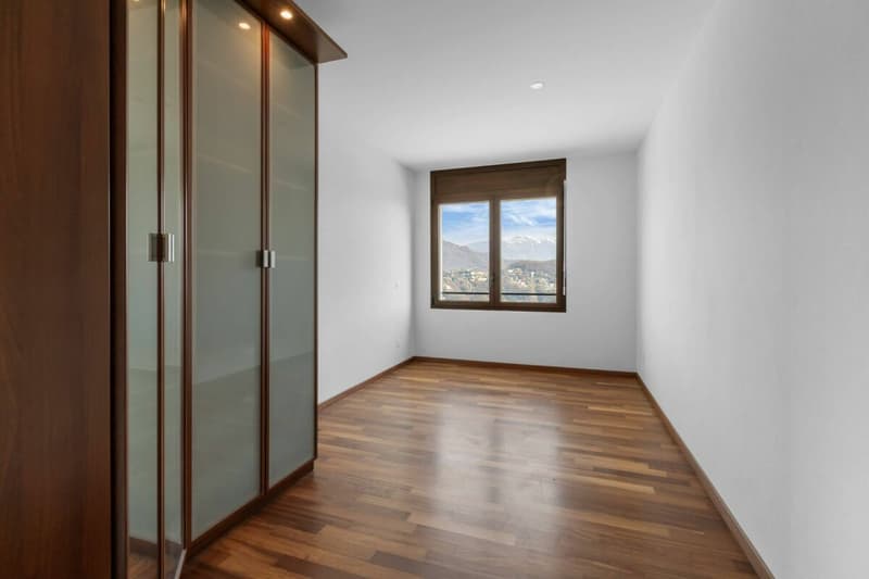 Elegante appartamento 3.5 locali con vista lago a Vernate (14)