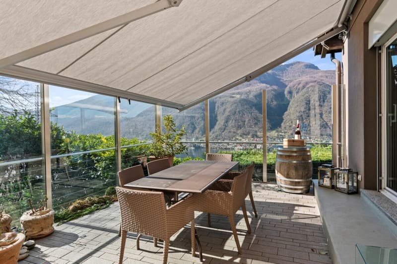 Exclusive House immersed in nature with 180° lake view (5)