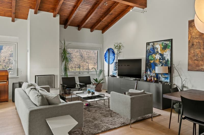 Exclusive House immersed in nature with 180° lake view (8)