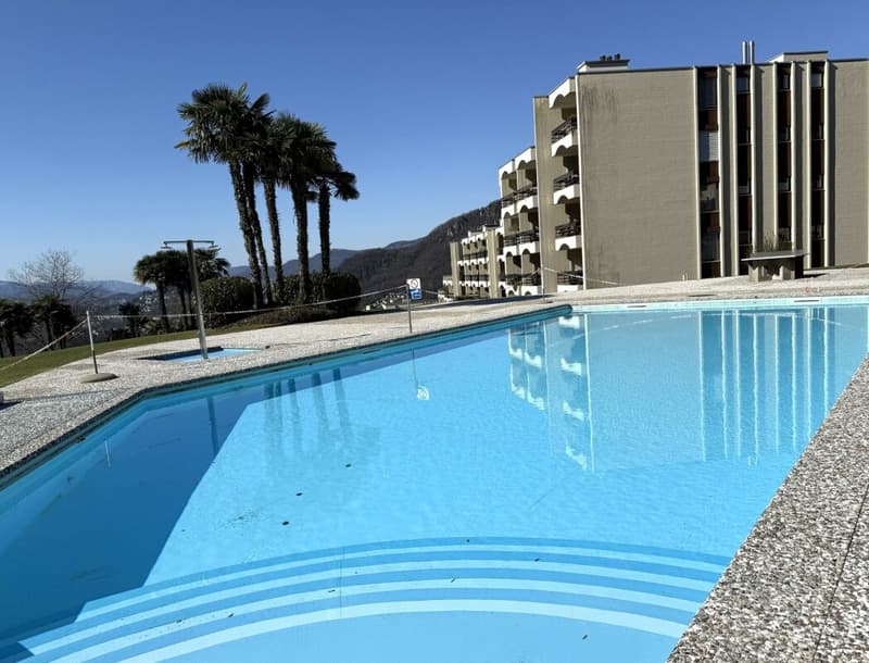 3.5 pièces dans le complexe résidentiel avec piscine et parc copie (1)