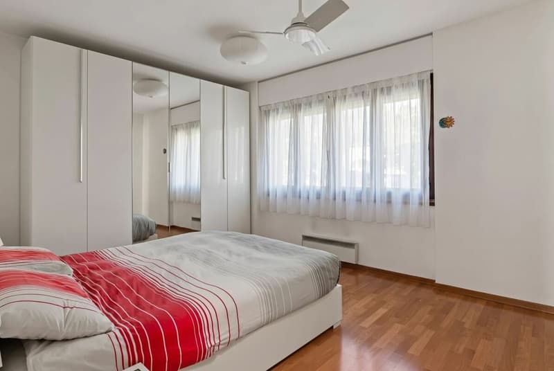 Casa con giardino e piscina condominiale (6)