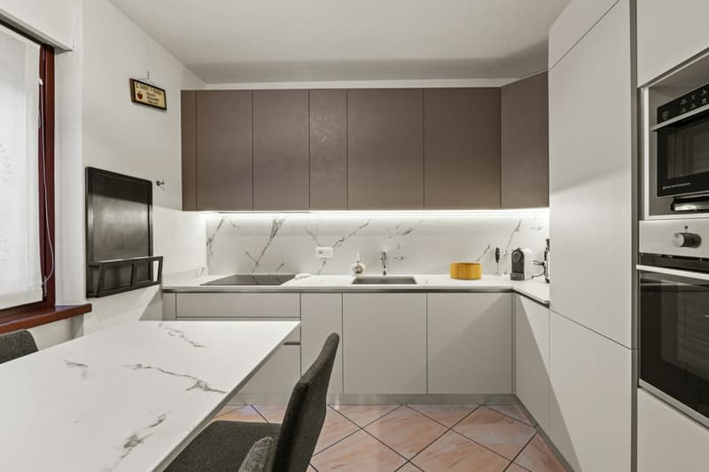 Casa con giardino e piscina condominiale (2)