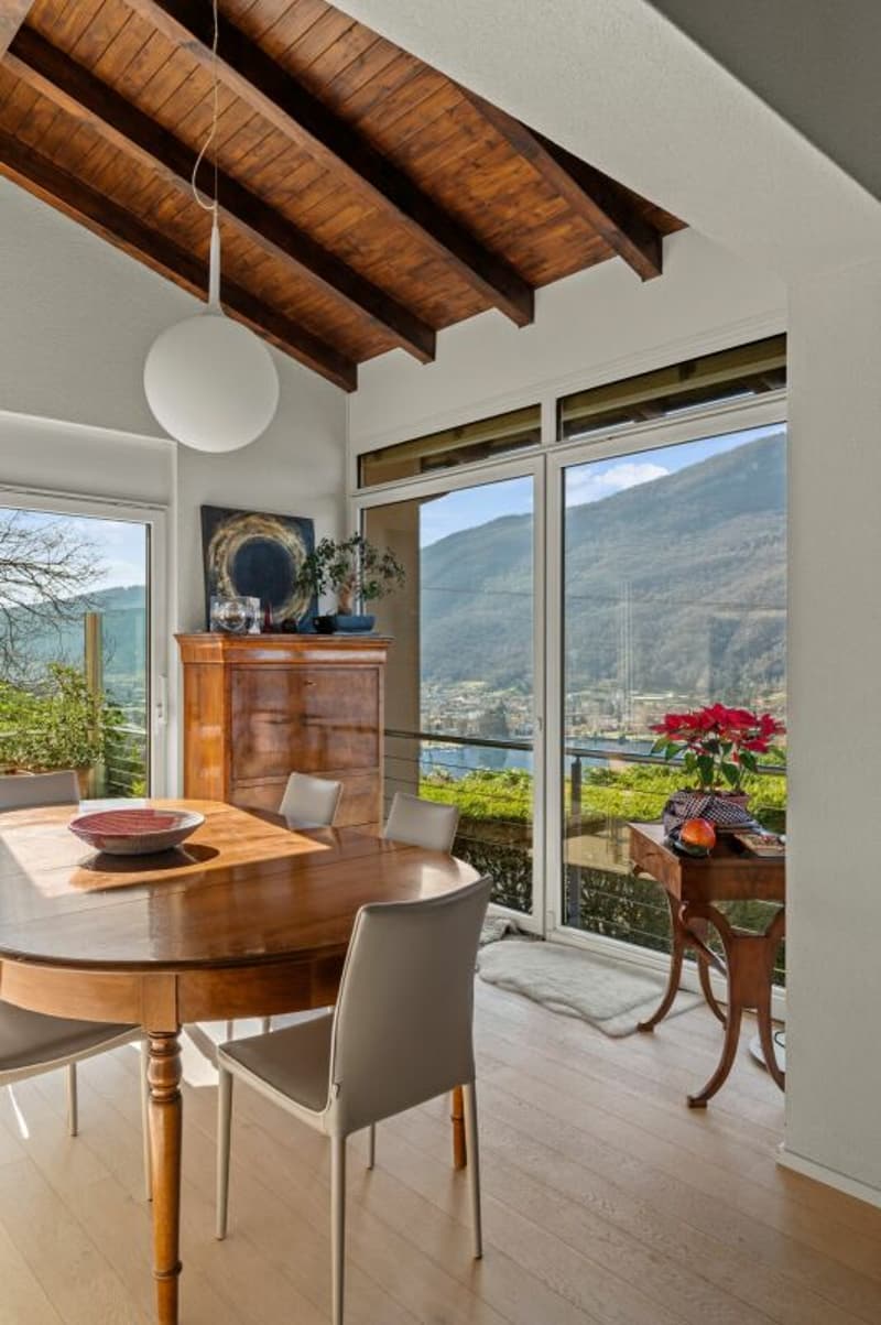 Esclusiva Casa immersa nella natura vista lago a 180° (11)