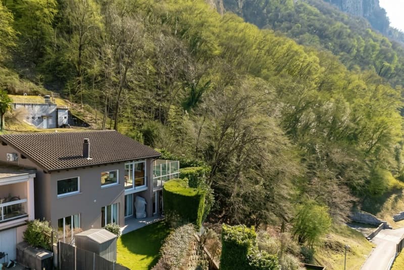 Esclusiva Casa immersa nella natura vista lago a 180° (16)