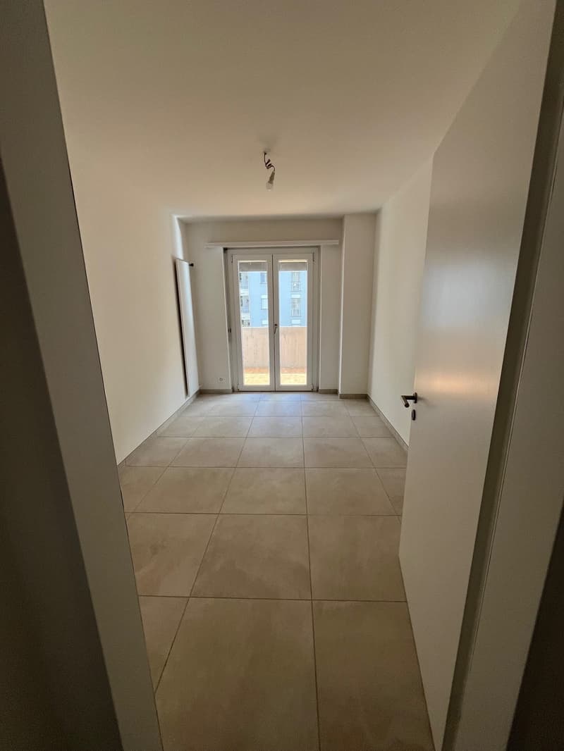 CADENAZZO - AFFITTASI AMPIO 4.5 LOCALI COMPLETAMENTE RISTRUTTURATO (8)
