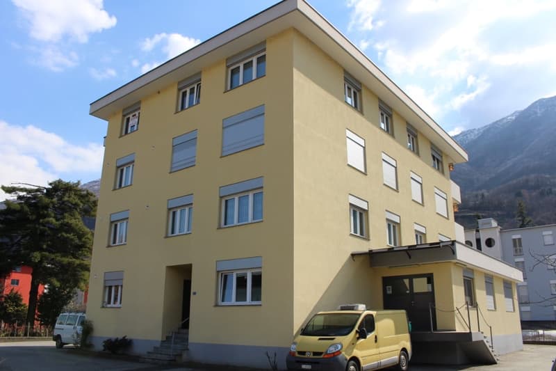 CADENAZZO - AFFITTASI AMPIO 4.5 LOCALI COMPLETAMENTE RISTRUTTURATO (2)