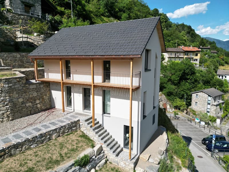 Casa unifamiliare con terreno e posti auto coperti (9)