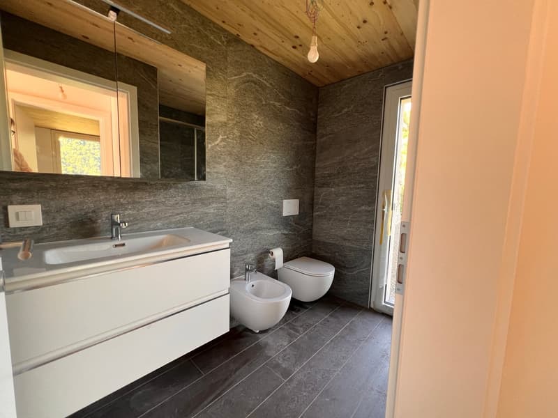 Casa unifamiliare con terreno e posti auto coperti (28)