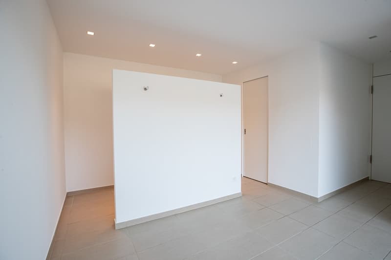Oasi di prestigio a 10 minuti dal centro di Lugano: Moderno 3.5 locali con ampio giardino (17)