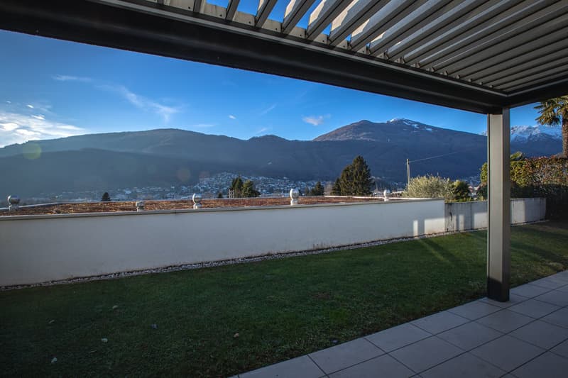 Oasi di prestigio a 10 minuti dal centro di Lugano: Moderno 3.5 locali con ampio giardino (8)