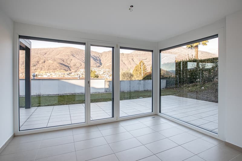 Oasi di prestigio a 10 minuti dal centro di Lugano: Moderno 3.5 locali con ampio giardino (16)
