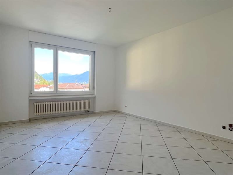 LOSONE - Appartement au dernier étage 4,5 pièces près de la rivière (9)