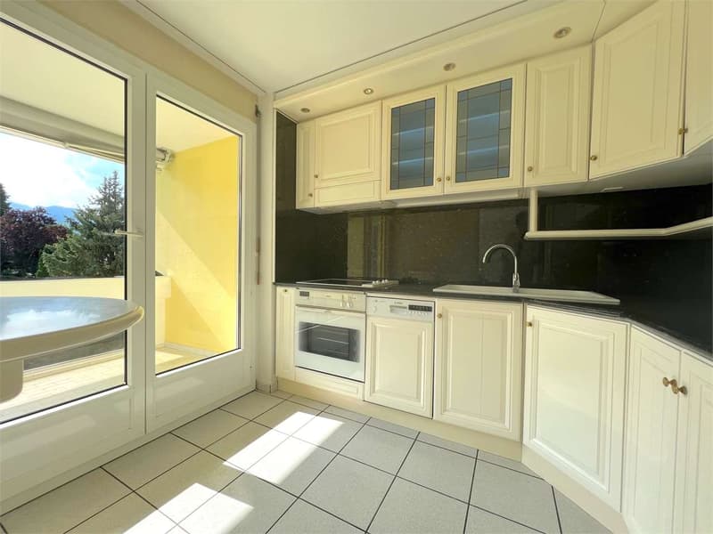 LOSONE - Appartement au dernier étage 4,5 pièces près de la rivière (5)