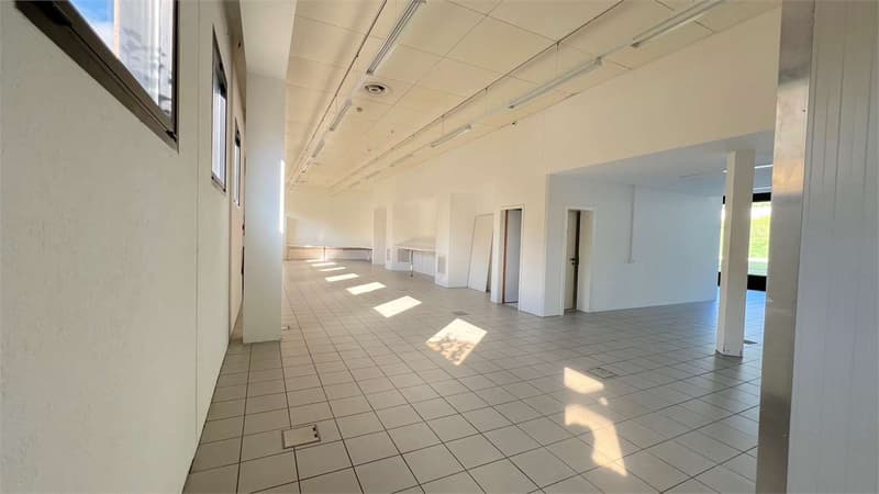 BARBENGO - Polo Commerciale di Grancia di 300 mq (5)