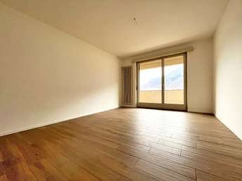 Bright 3.5-room apartment in Castione (2)