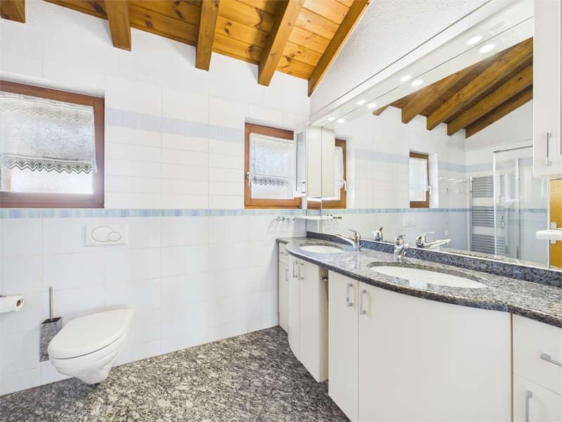 Villa caractéristique avec dépendance à Lodrino (9)