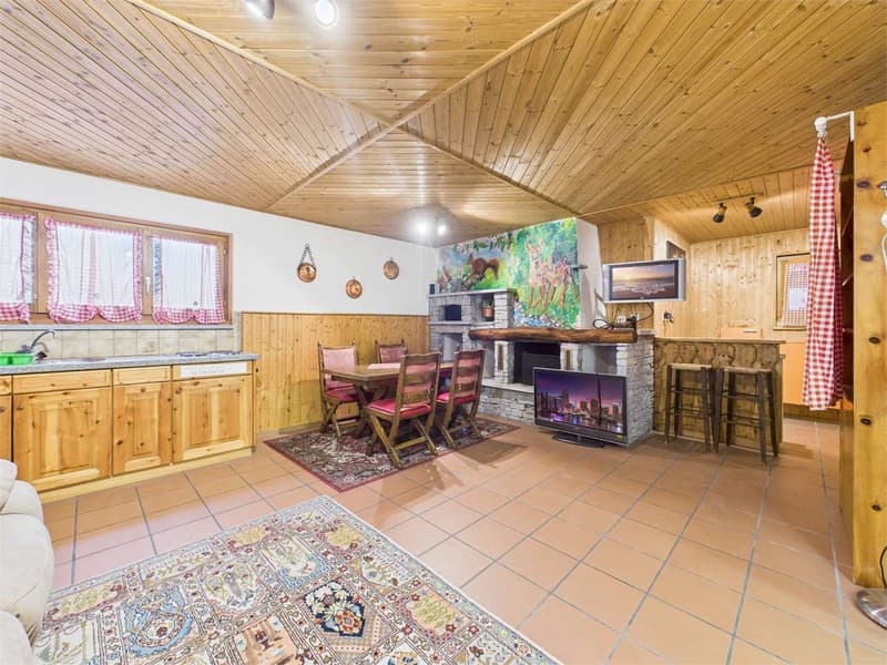 Villa caractéristique avec dépendance à Lodrino (12)
