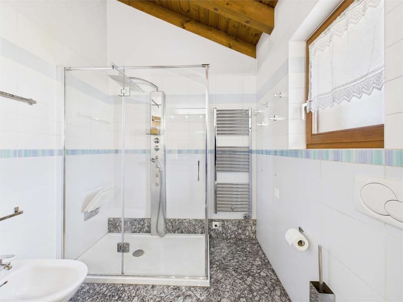 Villa caractéristique avec dépendance à Lodrino (10)