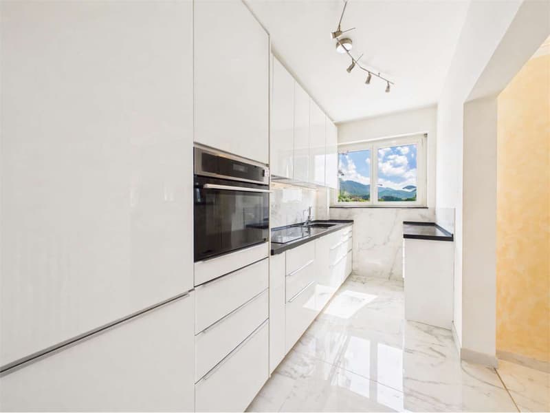 Appartement spacieux de 4,5 pièces rénové à Balerna (3)