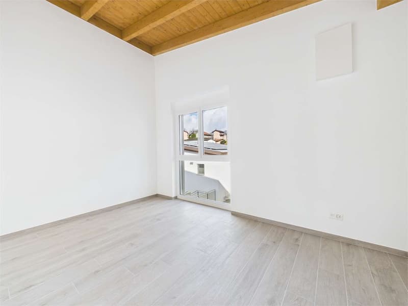 Schöne neu gebaute Villa in Sant'Antonino (10)