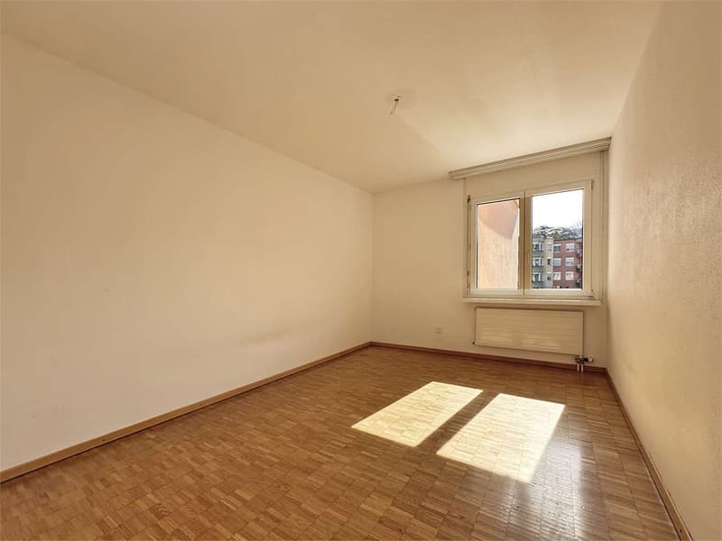 Family-friendly and quiet context, just a few steps from schools (6)