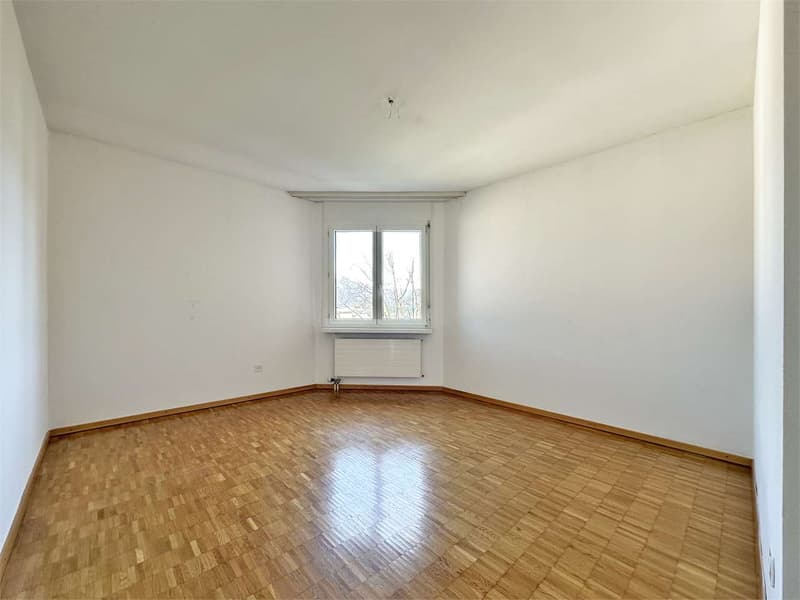 Family-friendly and quiet context, just a few steps from schools (5)